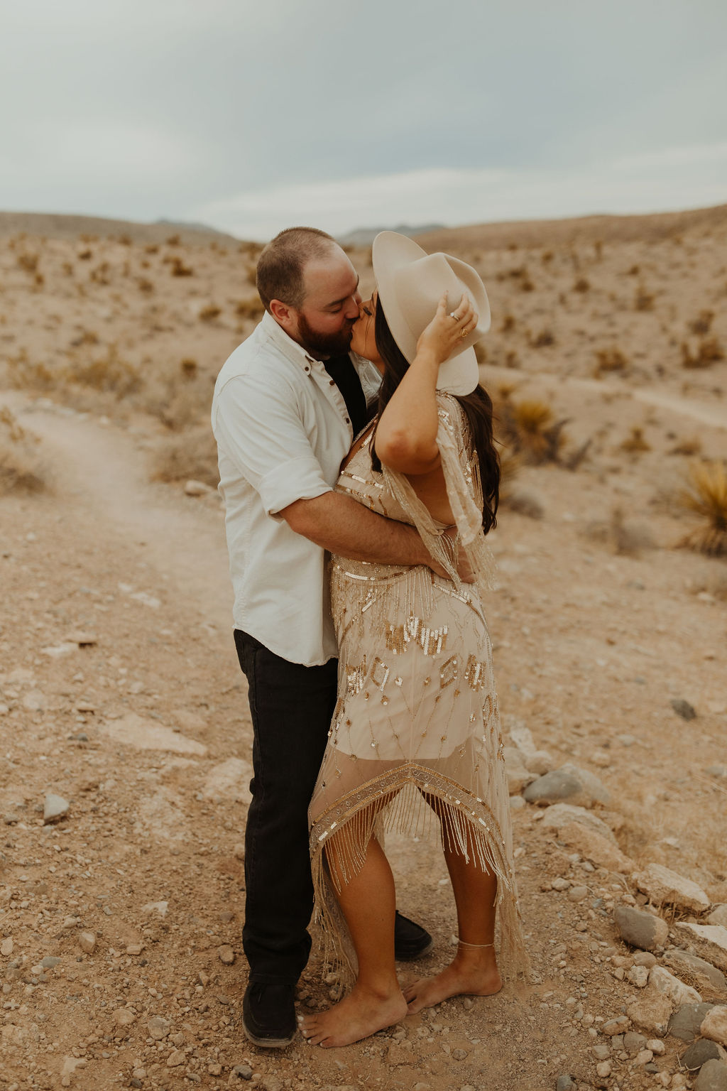 couple kissing in the desert at Red Rock Canyon Las Vegas during their vow renewal