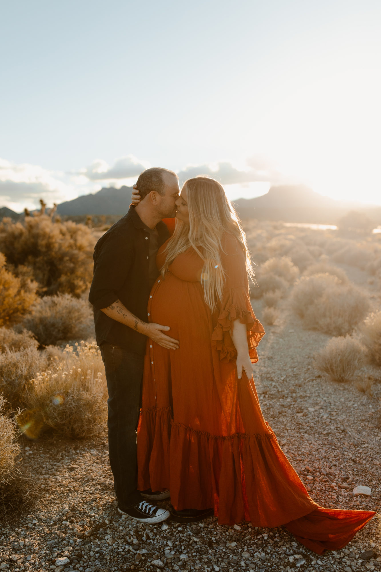 Couple during desert maternity photoshoot