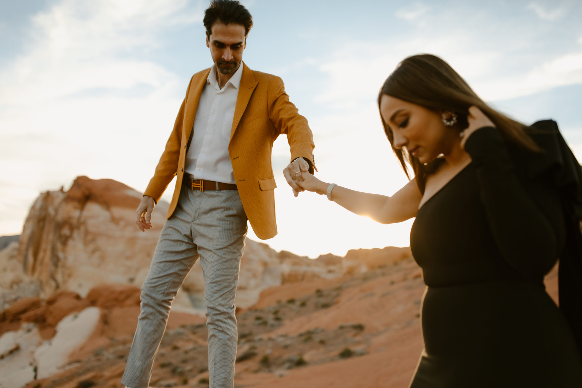 Couple walking in Nevada Valley Of Fire during photoshoot