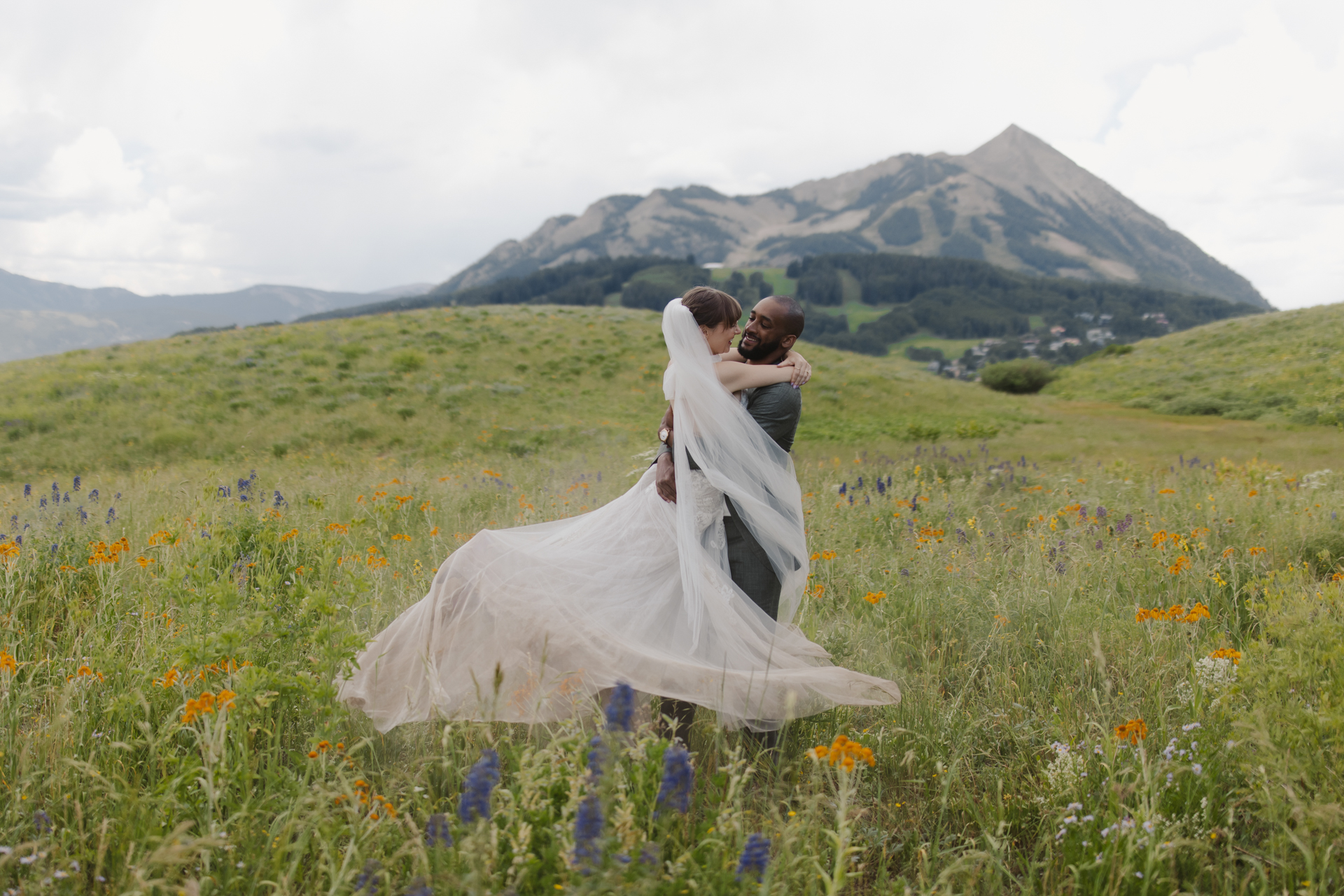 Why Couples Should Elope in Colorado in the Summer